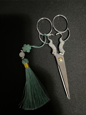 New Embroidery Scissors with Green Tassel Charm Metal Retro Craft supplies